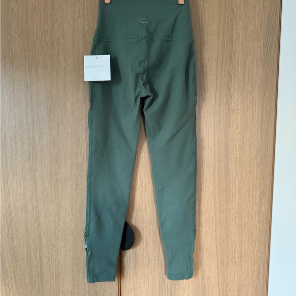 Beyond yoga leggings - Picture 2 of 3